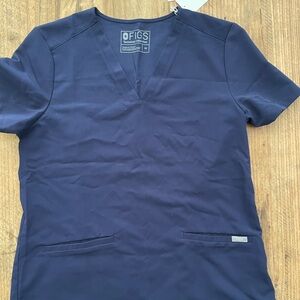 NWT Figs Women’s Casma 3 Pocket Top-Navy